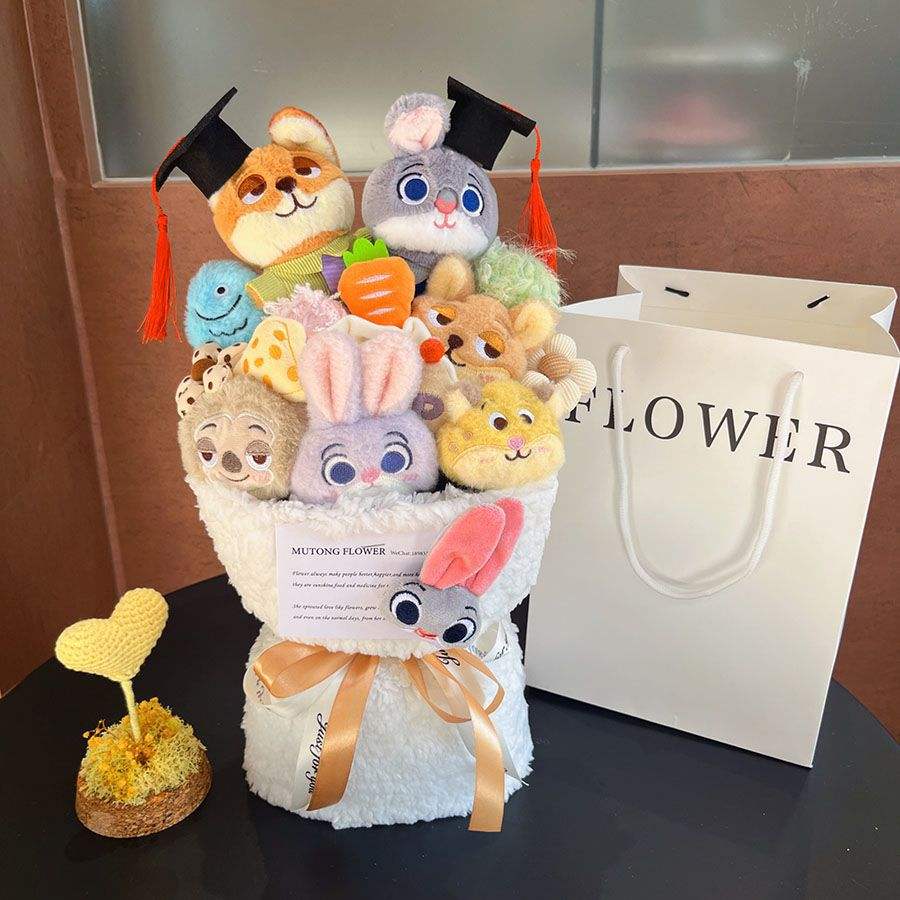 ช่อดอกไม้และการ์ดสำหรับคู่รักในธีมจบการศึกษา