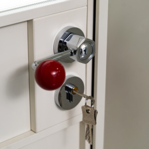 <span class=keywords><strong>Porte</strong></span> intérieure moderne en aluminium à cadre fin blanc, avec vitrage, prix d'usine de gros pour les développeurs - Product Image 3