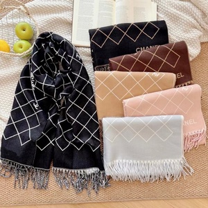 Bộ trang sức thời trang mùa đông ấm áp chất lượng cao 2025OEM LDD, gồm khăn quàng cổ, vòng cổ, vòng tay, lắc tay, dành cho nữ - Product Image 6