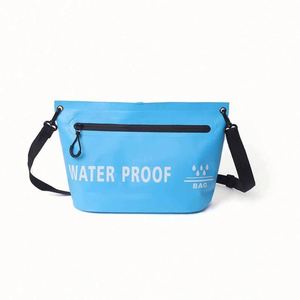 Sac de toilette étanche en PVC pour voyage en extérieur avec bandoulière, fermeture éclair et design vertical pour maquillage et natation - Product Image 3