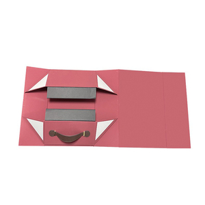 Lujosa caja de regalo de cartón magnético personalizada para botellas de vino tinto champán Embalaje de gama alta Laminación mate en relieve - Product Image 2