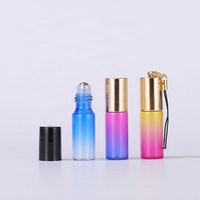 Bouteilles à rouleaux en verre coloré de haute qualité de 5ml et 10ml pour les huiles essentielles et l'emballage de rouleau de parfum cosmétique avec Steal Ball