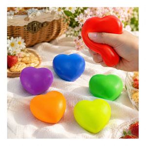 Juguete Sensorial Antiestrés de Corazón Luminoso en la Oscuridad, Cubo de Purpurina, Bola Blanda, Set al por Mayor para Exportación - Product Image 4