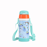 Bouteille d'eau isotherme en acier inoxydable pour enfants avec sangle réglable et gobelet intégré, idéale pour les pique-niques, la randonnée et les voyages, anti-fuite