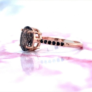 แหวนหมั้นเงินแท้ 925 ประดับด้วยพลอยควอตซ์รูไทล์สีดำธรรมชาติทรงรี ชุบทองคำสีกุหลาบ สำหรับงานแต่งงาน - Product Image 4