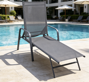 Chaise longue portable en acier gris avec accoudoirs et siège en maille respirante pour la plage, le spa, la piscine et le <span class=keywords><strong>bain</strong></span> <span class=keywords><strong>de</strong></span> <span class=keywords><strong>soleil</strong></span> – Vente chaude directe usine - Product Image 1