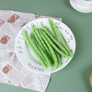 Modelos de verduras simuladas (frijoles verdes y judías largas), platos falsos para series de televisión y películas, accesorios para filmación y cocina. - Product Image 1