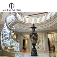 Balustrade d'escalier en cristal clair translucide de luxe personnalisée pour le hall de la maison de la villa