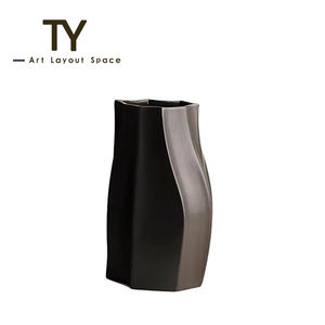 Cloison d'échantillon moderne à courbe simple Décorations de salle à manger de salon Ornement de vase en céramique ondulée dorée de bureau - Product Image 6