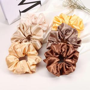 थोक आकार में साटिन बाल महिलाओं के लिए लोगो के साथ निजी लेबल जंबो स्क्रू - Product Image 4
