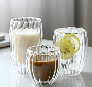 Gobelet en verre à double paroi côtelé de luxe 2026 avec poignée, en borosilicate cannelé, résistant à la chaleur, transparent, compatible lave-vaisselle, vente en gros, logo personnalisé - Product Image 3