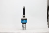90 °   Tête d'angle CNC mince anti-interférence à fraisage latéral, à diamètre étroit et longue portée pour l'usinage de cavités profondes et de petits trous