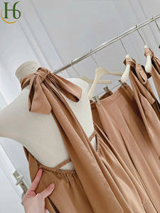 Ensemble pantalon droit et haut sans manches à col halter uni marron pour femme, en mélange de coton respirant et léger, fabriqué au Vietnam (OEM) - Product Image 4