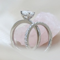 Ensemble de bagues en argent Sterling plaqué Rhodium 925 Moissanite 8MM 2CT bague ronde Moissanite avec anneau d'éternité de 2mm