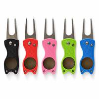 Outil de réparation de divots de golf pliable en acier inoxydable 304, fourche en ABS, marqueur de balle magnétique, 11 cm (ouvert), 7 cm (plié), 40 g, 5 couleurs, logo personnalisé