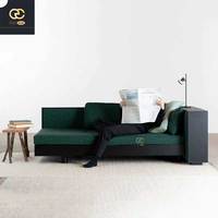 Ensemble de canapés en tissu de luxe italien au design artistique, modulaire et détachable pour un salon.