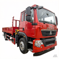 Camion-grue Sinotruk HOWO 4x2, capacité de 18 000 kg, grue à flèche droite de 8 tonnes |   Grues SANY/ZOOMLION en option |   Transport