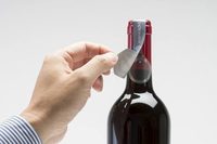 Personnalisé 13.56 MHz NFC Anti-contrefaçon PET RFID Tag NTAG 424 ADN Joint pour bouteilles de vin Autocollant en papier inviolable pour le vin