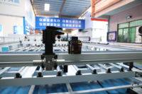 Scie à panneaux CNC industrielle robuste MA-KS420-HC, scie à poutre informatisée de précision avec table à rouleaux et alimentation arrière
