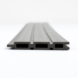 Valla WPC <span class=keywords><strong>de</strong></span> alta calidad al por mayor <span class=keywords><strong>con</strong></span> poste <span class=keywords><strong>de</strong></span> aluminio y <span class=keywords><strong>madera</strong></span> tratada térmicamente <span class=keywords><strong>de</strong></span> riel para patios - Product Image 3