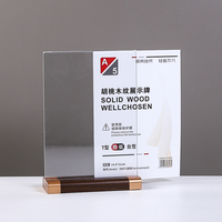 Support de menu double face transparent en forme de T avec base en bois massif et porte-panneau en acrylique pour restaurant – Prix usine