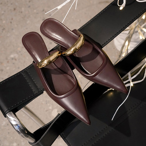 Venta al por mayor de fábrica: Zapatos de tacón alto de mujer estilo Muller puntiagudos 2025, ideales para fiestas y uso diario. - Product Image 4
