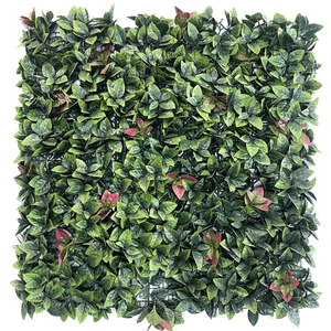 ผนังหญ้าเทียม Photiniae Folia PE สำหรับตกแต่งภายนอกอาคาร ป้องกันรังสียูวี เป็นมิตรกับสิ่งแวดล้อม น้ำหนักเบา ทนทาน - Product Image 3