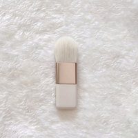 Pinceau à blush mini en gros, portable, pour les joues, poils en fibre blanche, tube plat doré mat, outil de maquillage