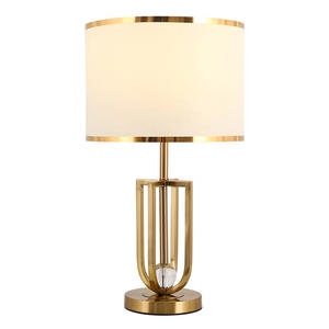 Lampe de table en tissu décoratif en métal de luxe nordique, vente chaude du fabricant, lumière chaude pour les chambres d'hôtel, vente en gros - Product Image 3