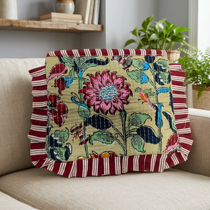 Bolso Tote Estilo Bohemio con Estampado Floral Exótico - Diseño Panelado Sostenible en Caqui y Multicolor con Cierre de Cremallera y Cadenas - Product Image 2