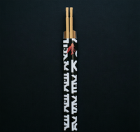 Bolsa de Papel Personalizada 2026 Estilo Japonés Negra y Roja con Diseño de Pez Koi para Palillos, Ideal para Empaque de Comida para Llevar en Restaurantes de Sushi