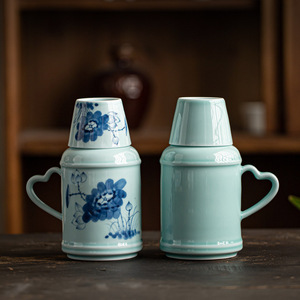 Thermos miniature en céladon, motifs de lotus peints à la main, avec couvercle, service à thé, utilisation au bureau - Product Image 3