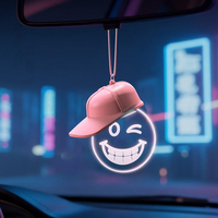 Nuovo Arrivo: Piccolo Cappellino con Faccina Sorridente, Simpatico Ciondolo per Auto, Divertente e Accattivante, con Luce Ambientale Colorata