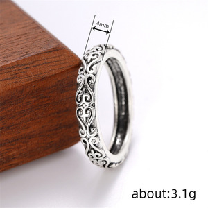 Anello Vintage con Texture Elegante, Design Minimalista, Gioiello da Donna per Uso Quotidiano, Anello Statement - Product Image 3