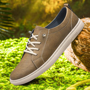 รองเท้าผ้าใบผู้ชายสีขาว สไตล์สปอร์ต ลำลอง แบบผูกเชือก หนังวัวแท้ พื้นรองเท้า PU พื้นยาง ระบายอากาศได้ดี ลายหัวกะโหลก - Product Image 4