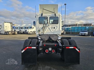 Camiones Freightliner Cascadia 113 Usados, con Cabina Dormitorio de 60 Pulgadas, Techo Medio, 450 HP, Diésel, Automático - Product Image 4