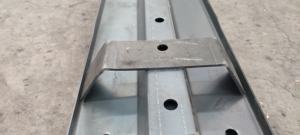 מותאם אישית q235b פלדה כביש רכבת בטיחות מגן רכבת עם משטח מגולוון חם טבל - Product Image 4