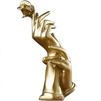 Figurine en résine dorée nordique tenant une rose, sculpture décorative, ornement de luxe pour salon, meuble TV, décoration de mariage