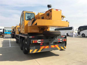 Grue à étaisements de 30 tonnes, stable et sûre, à grande portée, éliminant les risques de secousses et de retournement lors de travaux de construction complexes QY30K - Product Image 2