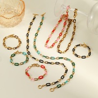 Ensemble collier et bracelet en acier inoxydable plaqué or 18 carats avec maillons en acrylique colorés et chaîne en résine mélangée pour femme, style plage