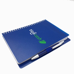 Quaderno con Copertina in Plastica Formato A5, Rilegatura a Spirale e Penna, Design Personalizzato - Product Image 1