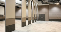 Cloison pliante en bois avec design moderne Absorption acoustique hautement efficace Panneaux pliables pour usage commercial