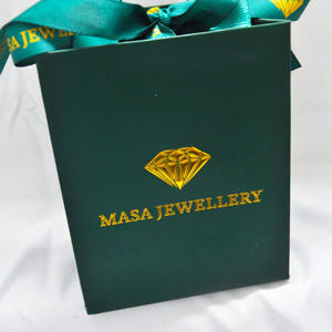 Sac en papier de luxe personnalisé avec poignée pour emballage cadeau, durable et réutilisable, idéal pour les bijoux et le commerce de détail - Product Image 5