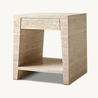 Table d'appoint en marbre travertin avec tiroir dissimulé et étagère de rangement ouverte, structure en pierre massif, style Wabi Sabi, pour chambre à coucher