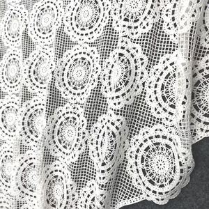 قماش بوليستر أبيض شبكة مربعة من نسيج الدانتيل المطرز قماش أنيق للفساتين غير الرسمية - Product Image 3