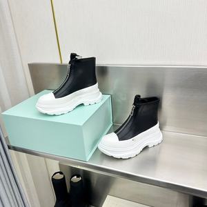 Las nuevas botas con cremallera de alta calidad están diseñadas por un diseñador original como zapatos de plataforma de lujo para mujer para uso casual. - Product Image 2