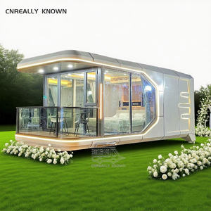 Studio d'artiste avec fenêtre de toit orientée vers l'ouest pour un espace professionnel créatif en forme de capsule - Product Image 1