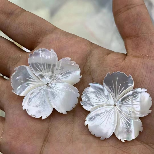 20-40mm White Yellow Pink Wholesale Mother of Pearl Shell Carved Flower Beads for DIY Jewelry (MOQ 50pcs)