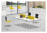 Bureau de conférence commercial simple pour 4 personnes, ergonomique pour des discussions d'équipe confortables et un travail de bureau quotidien