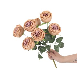 Bouquet de fleurs artificielles Jessie 7 têtes de roses royales roses pour la décoration de la maison et des mariages - Product Image 5